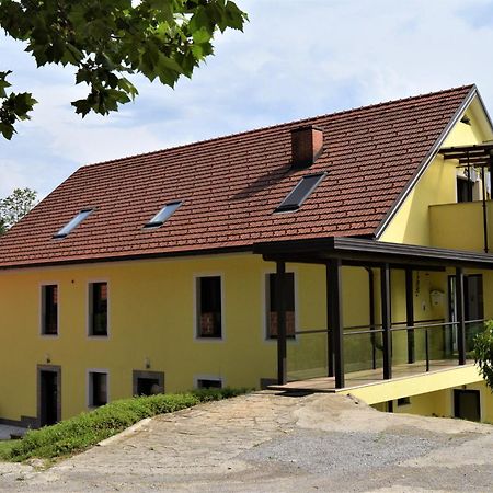 Apartmaji Maln Доленьське-Топлице Екстер'єр фото