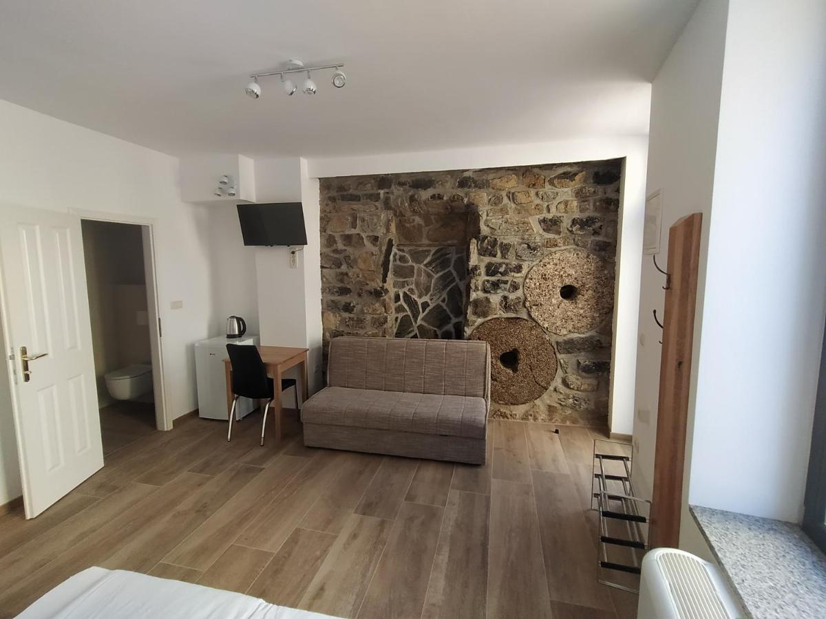 Apartmaji Maln Доленьське-Топлице Екстер'єр фото