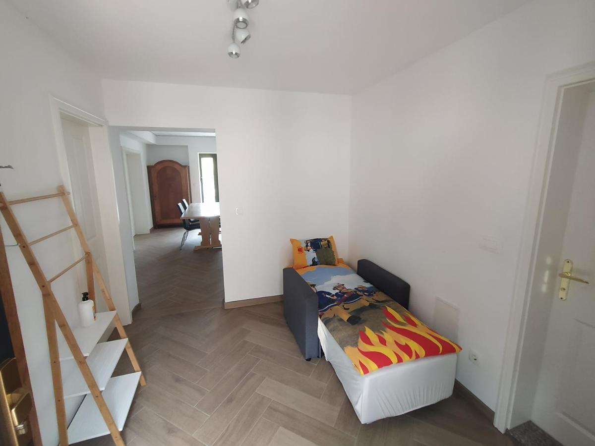 Apartmaji Maln Доленьське-Топлице Екстер'єр фото