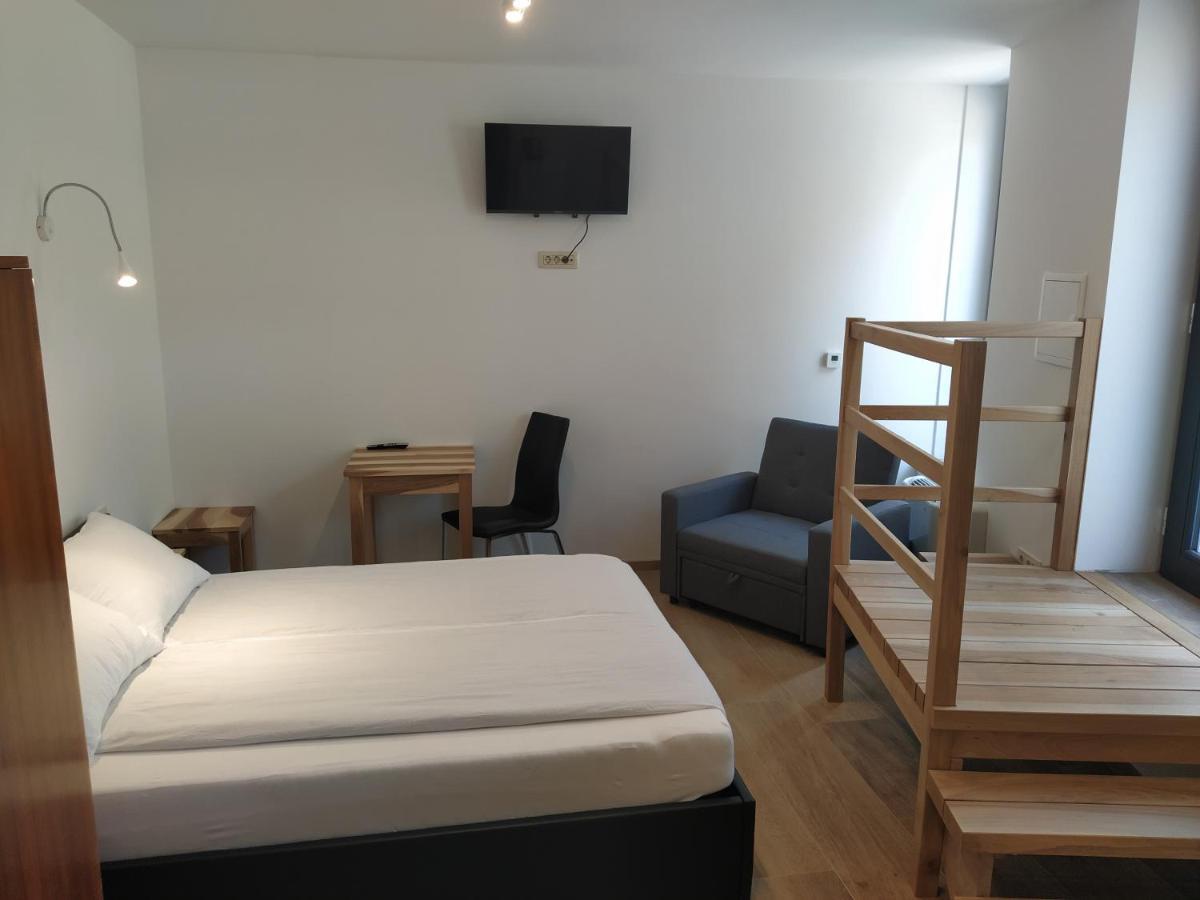 Apartmaji Maln Доленьське-Топлице Екстер'єр фото