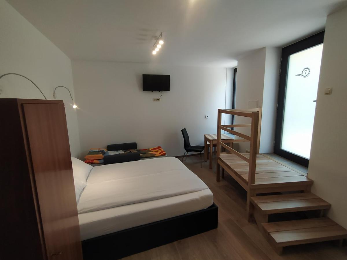 Apartmaji Maln Доленьське-Топлице Екстер'єр фото