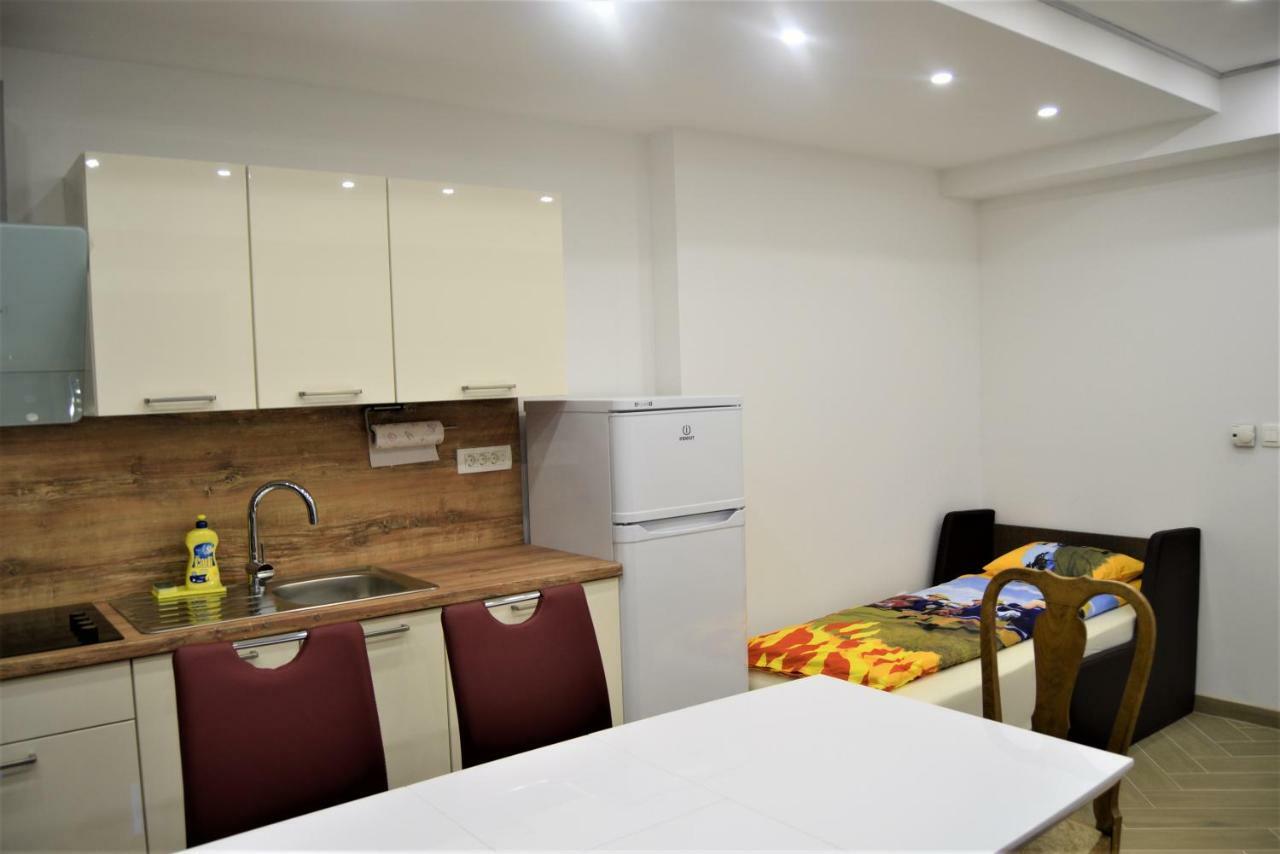 Apartmaji Maln Доленьське-Топлице Екстер'єр фото